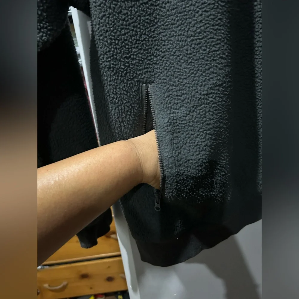 Columbia fleece sweatshirt. Mildly used. Size small - Picture 4 of 6